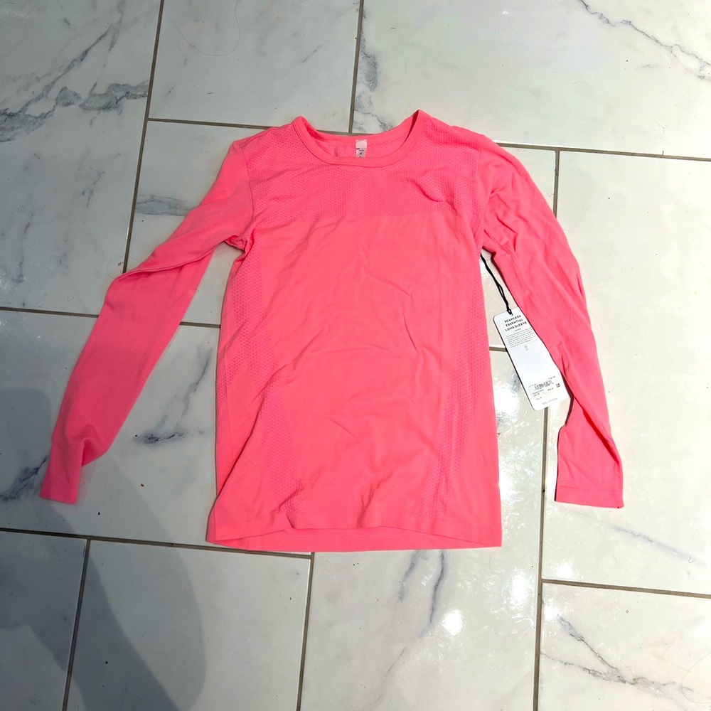 Alo Yoga
SEAMLESS ESSENTIAL LONG SLEEVE